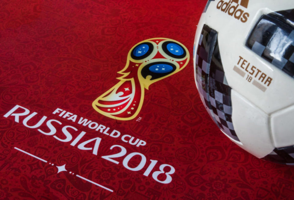 Recordación de las marcas del mundial 1 8 April 2018 Moscow, Russia Official ball of the 2018 FIFA World Cup Adidas Telstar 18 and a calendar with the symbols of the World Cup 2018