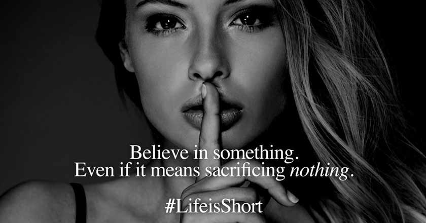 Ashley Madison 'copia' campaña de Nike y Kaepernick 7 Ashley Madison parodia campaña de Nike