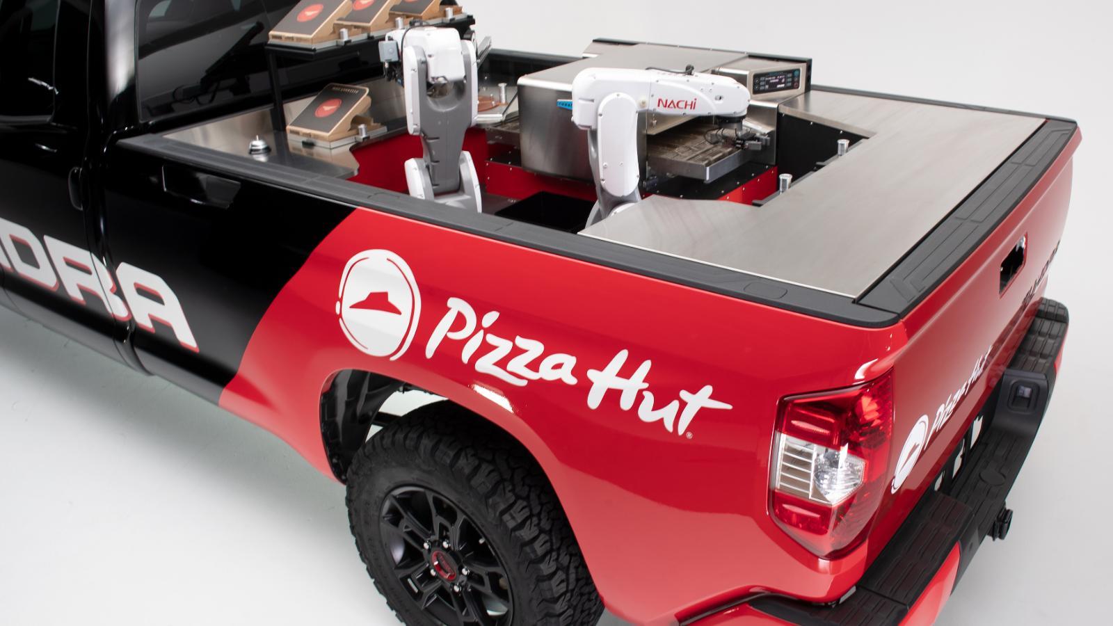 Pizza Hut y Toyota se unen para romper record en entregas 1 181031152040 pizza hut toyota pizzas tundra robot delivery portafolio cnnee 00000004 full 169