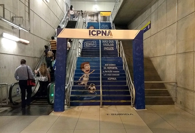 ICPNA se apodera de escalera en Estación Central del Metropolitano 1 Efectimedios icpna