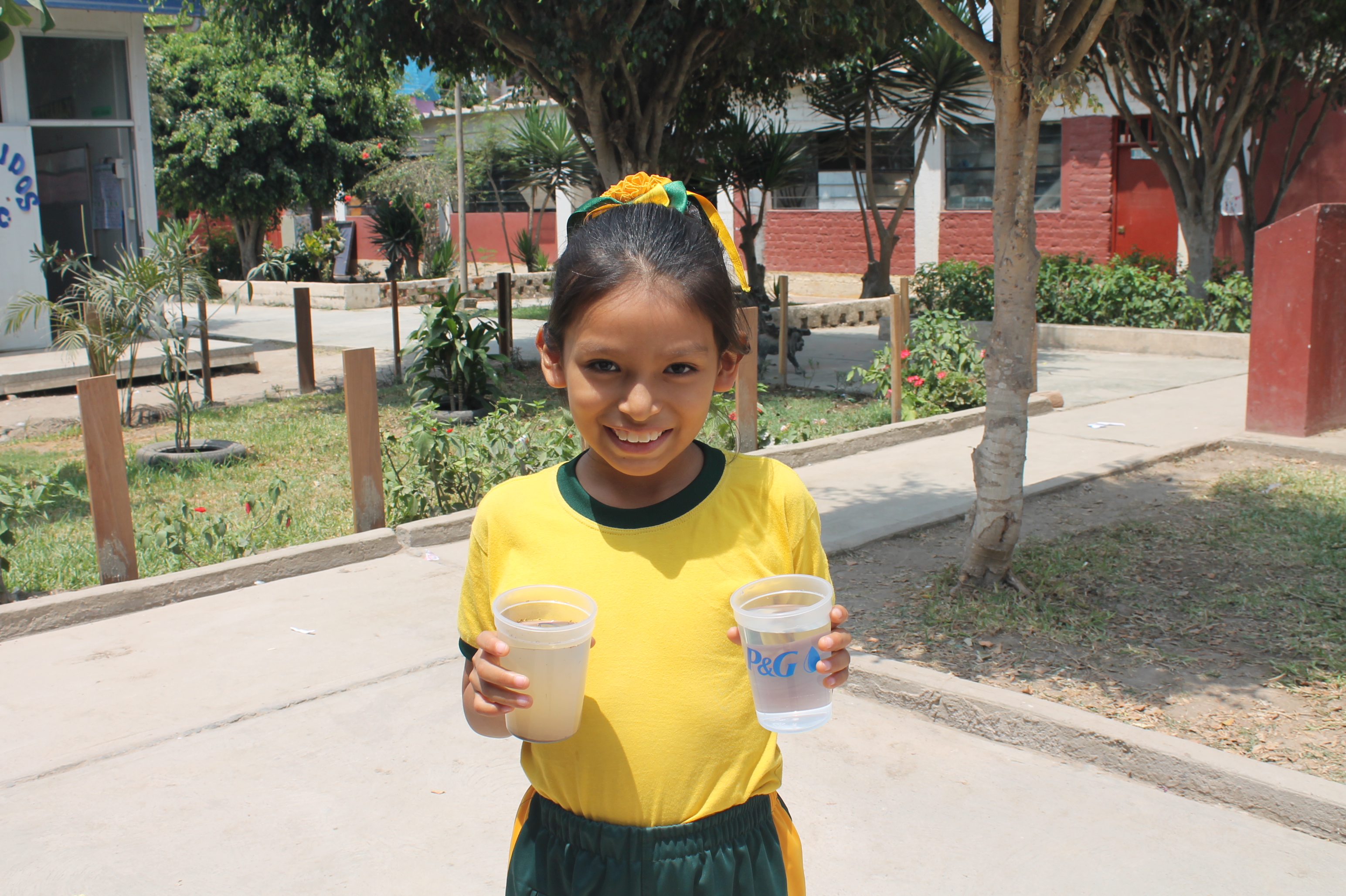 P&G, PlazaVea y United Way Perú llevan agua limpia a niños de Lurín 1 Alumna Colegio Ramiro Prialé Prialé