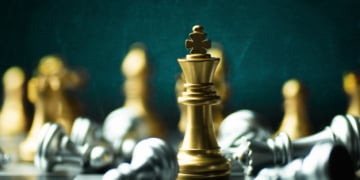 idea strategy confidential competition business concept king chess pieces board 28629 941