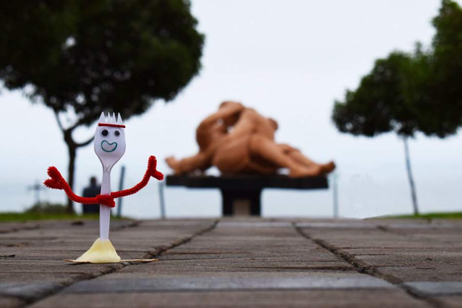 El tierno 'Forky' de 'Toy Story 4' pasea por calles de Lima 3 5 1 1