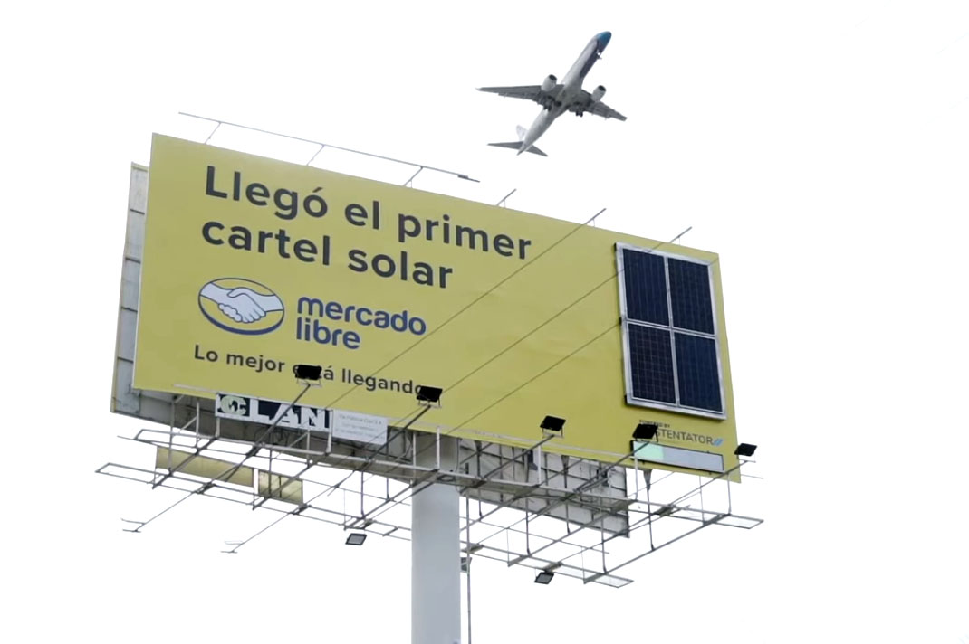 Mercado Libre presenta el primer panel sustentable de Latinoamérica 1 190822071824 mercadolibre primercartelsolar