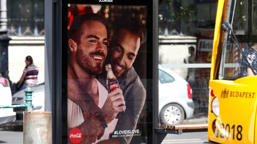 Grupo conservador de Hungría rechaza campaña publicitaria pro-LGTB de Coca Cola 1 imagen sin titulo