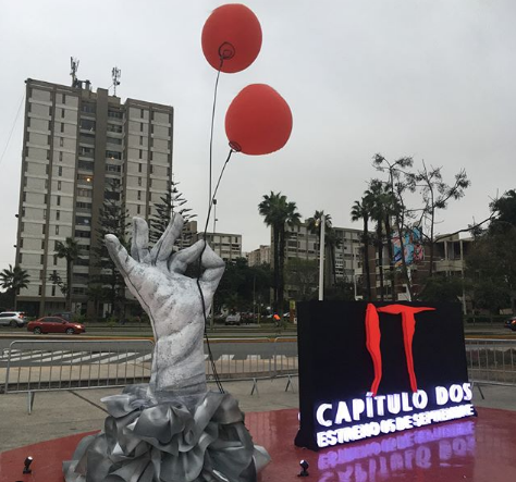 Terrorífico dummie de IT aparece en conocido centro comercial 1 image