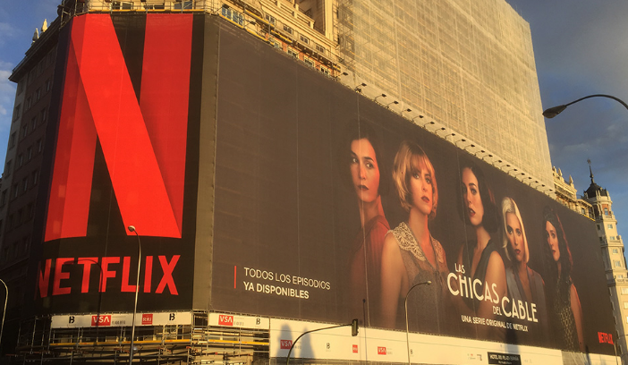 ¿Por qué la publicidad exterior es tan poderosa? 1 Lonas publicitarias Destacan en mundo digital