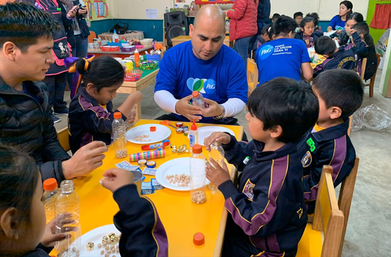 P&G dicta taller a escolares en Lurín para promover el reciclaje 1 Taller de reciclaje