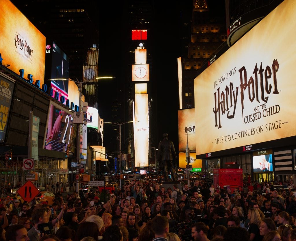 Harry Potter usa 51 anuncios de Times Square para crear experiencia inmersiva 1 Times Square Takeover