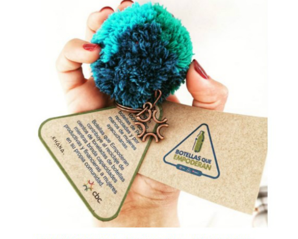 Tradición textil de Ayacucho se vuelve sostenible y utiliza plástico reciclado 1 botellas 1