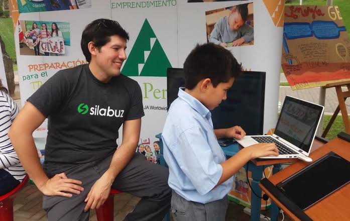 El ingeniero peruano que ha llevado la programación a jóvenes de nuestro país y Chile 1 El ingeniero peruano que ha llevado la programación a jóvenes de nuestro país y Chile