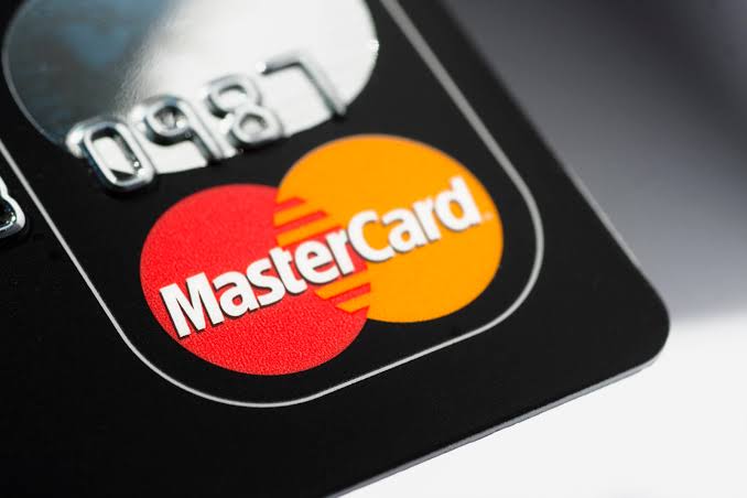 Mastercard permitirá que personas transgénero y no binarias cambien el nombre de sus tarjetas 1 Mastercard permitirá que personas transgénero y no binarias cambien el nombre de sus tarjetas