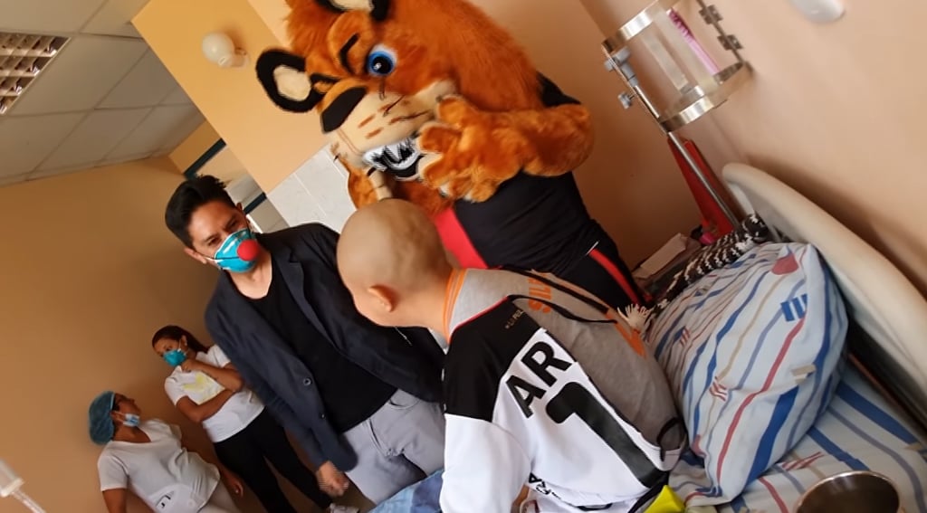 FBC Melgar convierte sus camisetas en batas de hospital para niños 1 melgar caracas