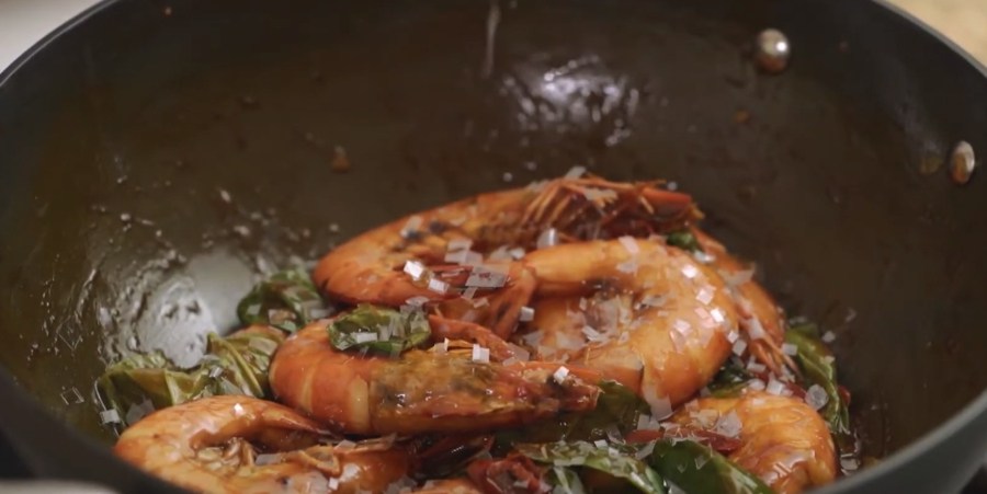 Deliciosas recetas que incluyen plástico arrasan en Asia 1 plastic diet 0001