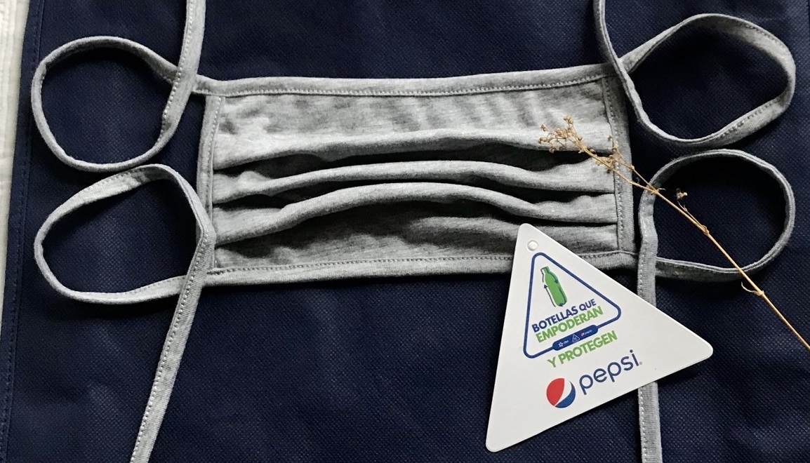 Mujeres peruanas confeccionan 10 mil mascarillas a base de botellas de Pepsi 1 Pepsi mascarilla 1