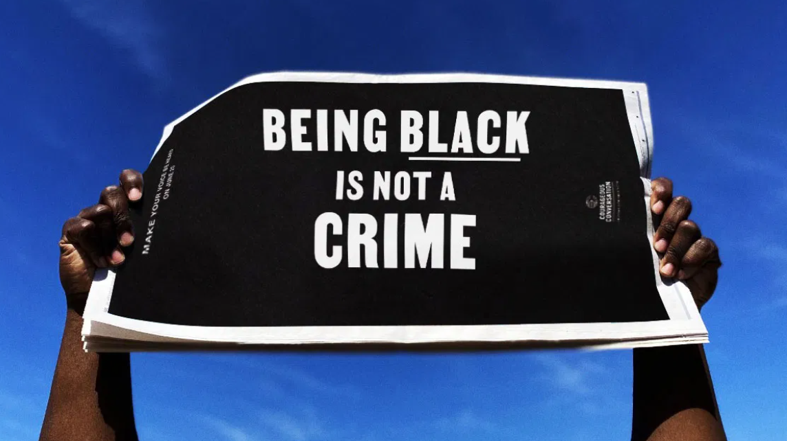 Anuncio en periódico se convierte en pancarta contra el racismo 1 Sin título 4