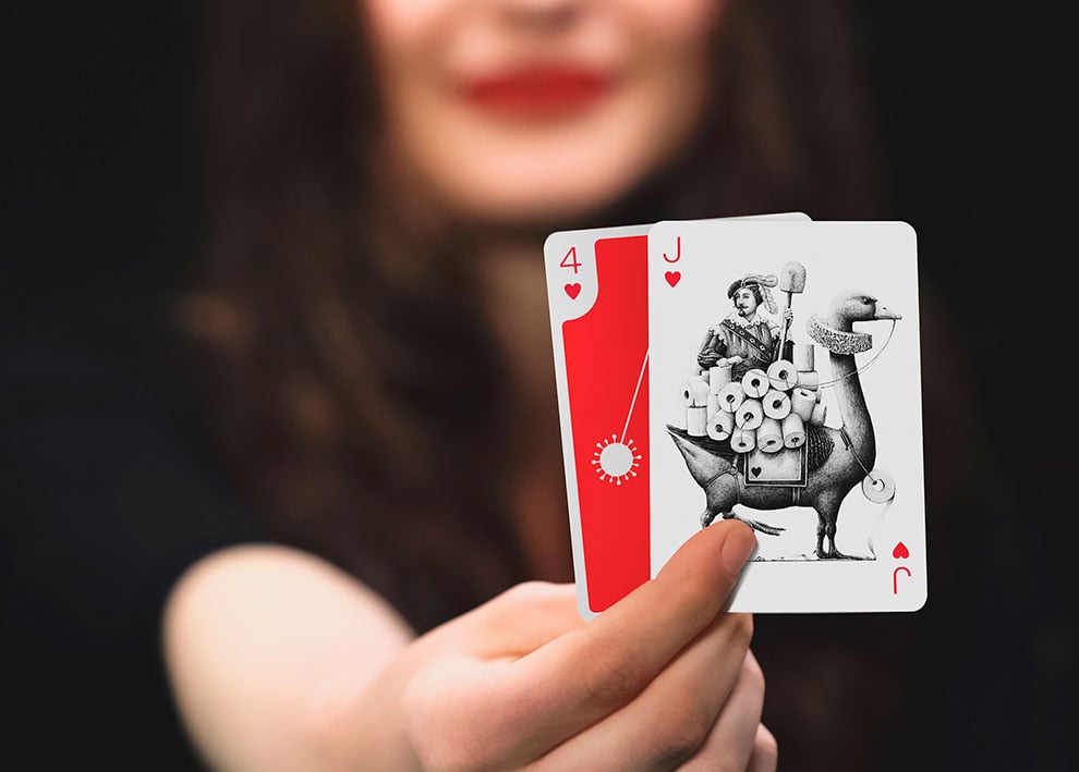 Creativos de 30 países crean la primera baraja de cartas con temática de pandemia 3 baraja de cartas