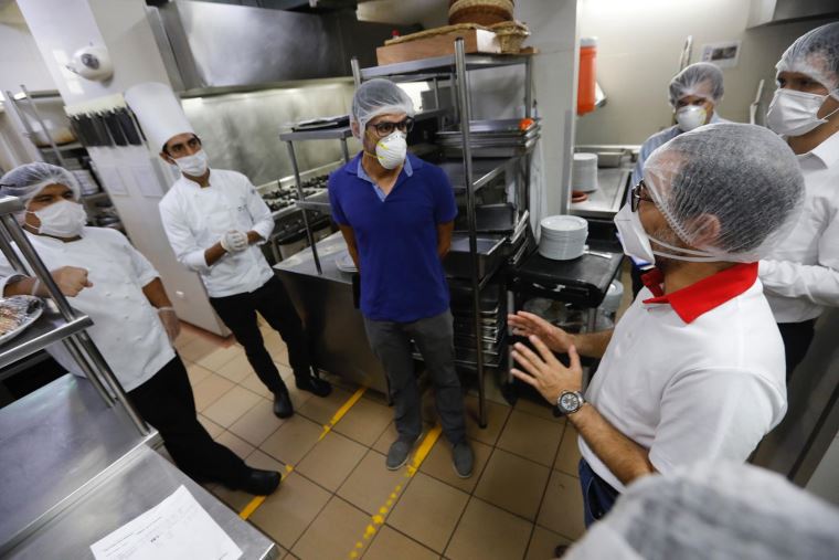 Restaurantes podrían volver a recibir al público desde julio 2 restaurantes