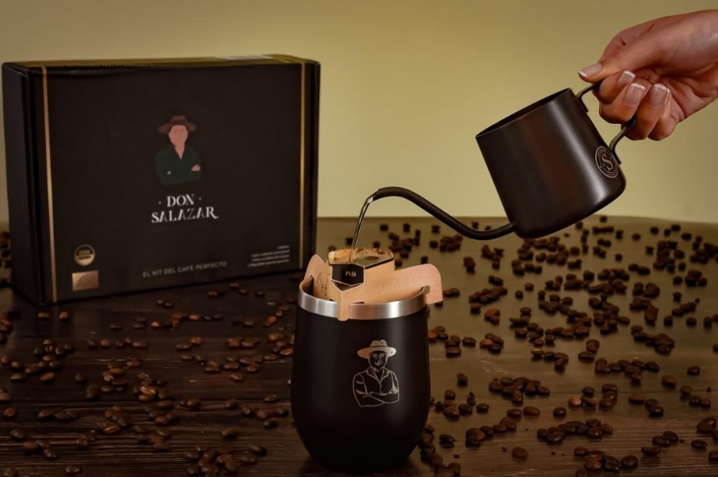 Productores peruanos crean novedosa forma de pasar café en tan solo 1 minuto 2 peruanos