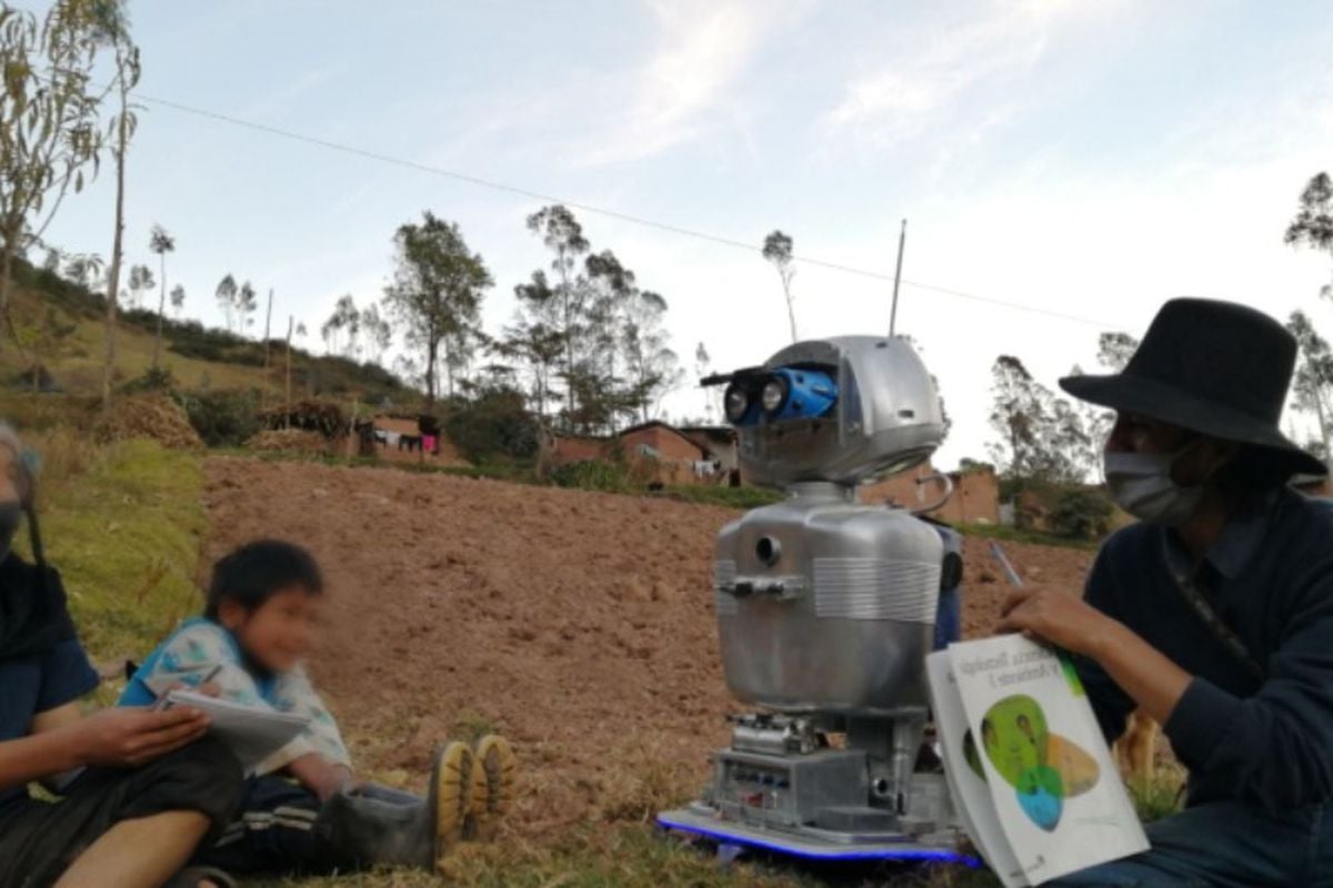 Kipi, el robot que imparte clases en quechua 1 Kipi, el robot que imparte clases en quechua
