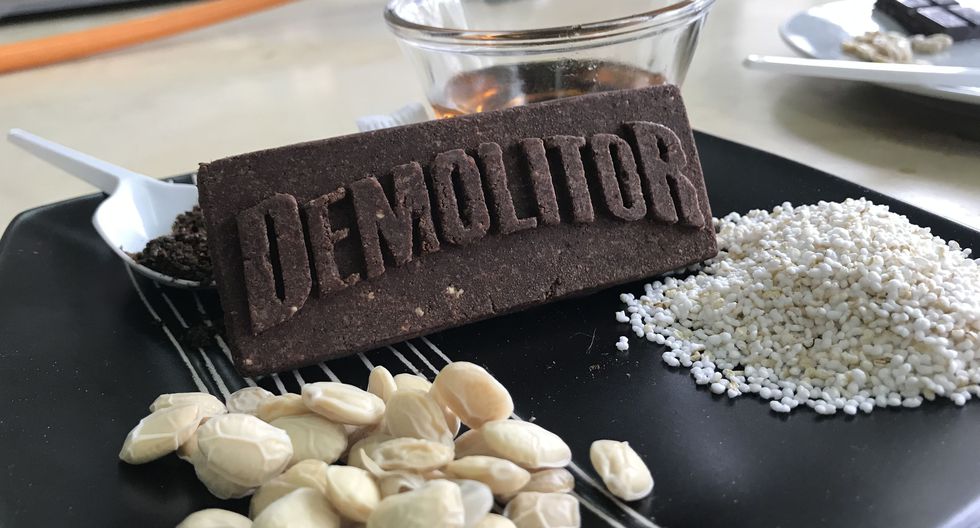 demolitor chocolate con insectos marca peruana
