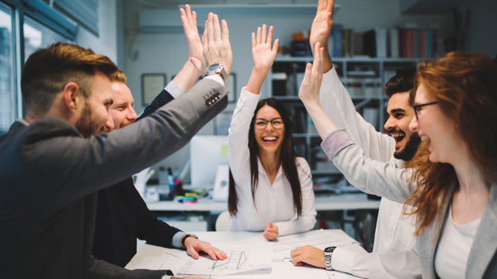 5 Cursos online de Customer Experience Management 7 Equipo ejecutivo celebra el impacto en el mercado de su marca