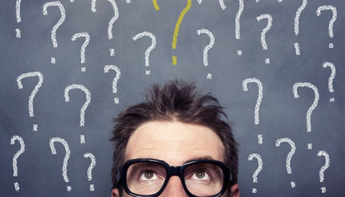 Cursos de product manager: ¿Dónde estudiar y por qué? 4 Hombre piensa dónde hacer Cursos de product Manager
