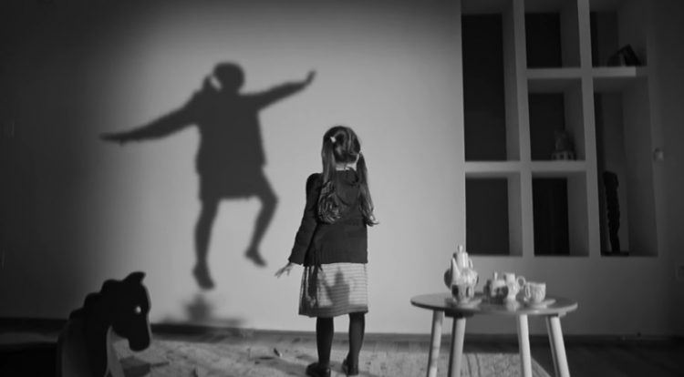 "Sombra", el spot de Circus Grey que busca sensibilizar a la población sobre niños con labio leporino 1 sombra