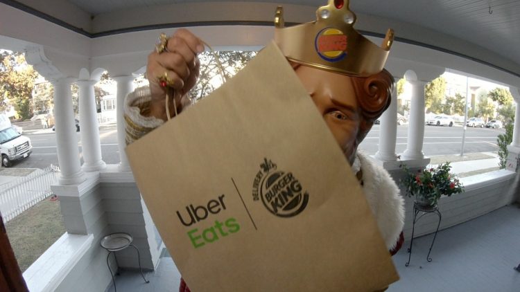 Burger King y Uber Eats promueven el voto en Chile con “El Whopper del Plebiscito” 1 BK Stills 10144