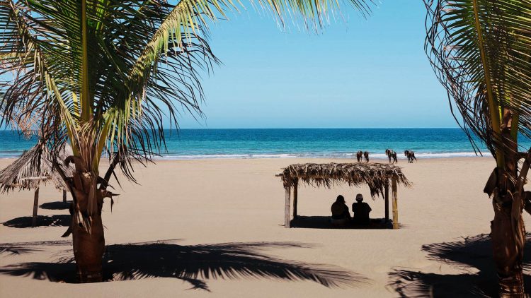 Perú vive una oleada de “Turismo seguro” post pandemia 1 Balneario de Vichayito