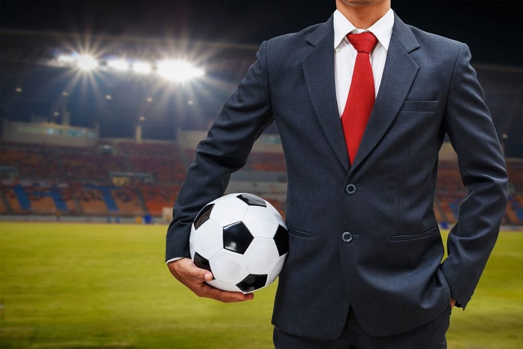 Digital Sport Management: Cursos de especialización en la PUCP 2 Gestor deportivo en campo de futbol