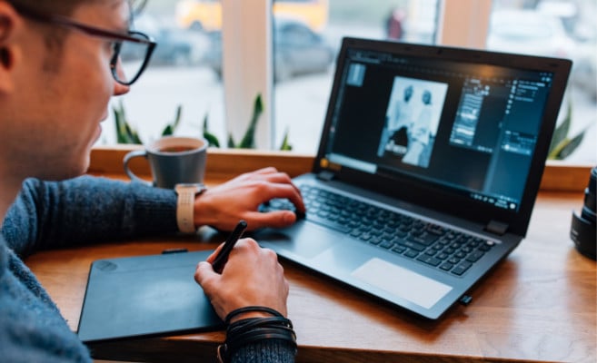 20 libros de diseño gráfico gratis en PDF 5 Hombre busca nombres de libros de diseño gráfico gratis descargar