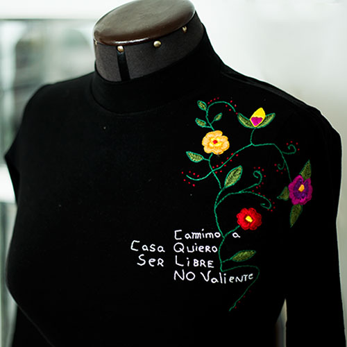 Conoce las marcas de moda que confeccionan ropa con material reciclado 10 Imagen de ropa con material reciclado