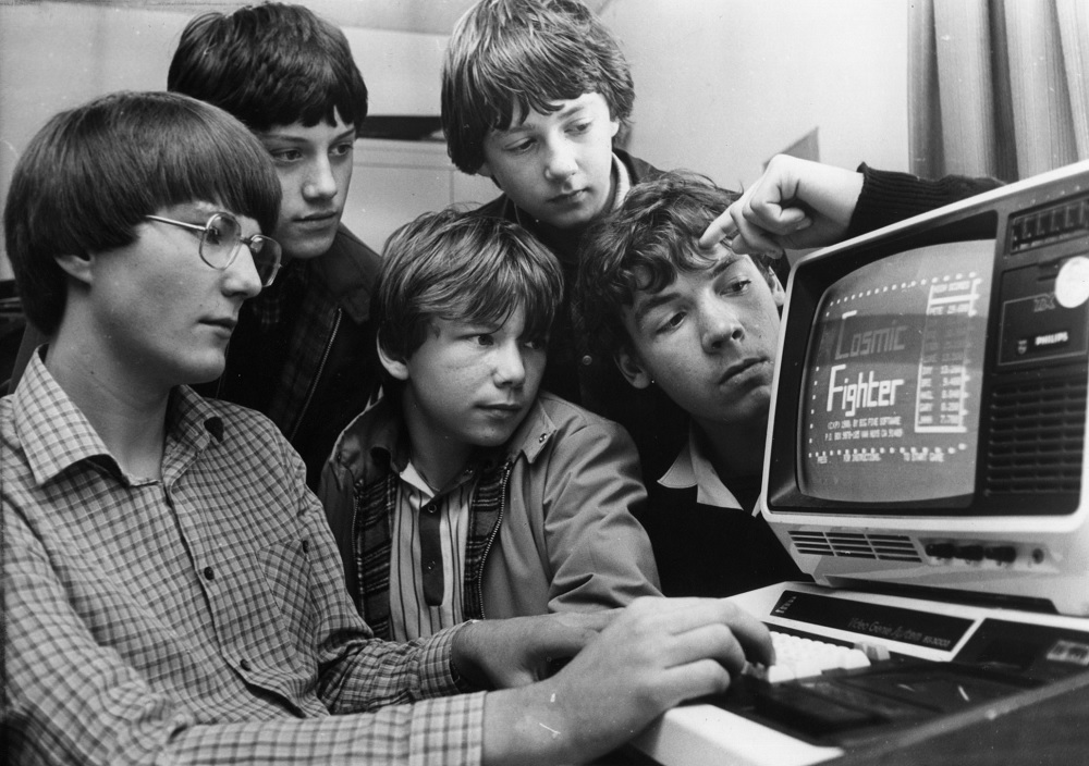 ¿Qué son los eSports? Esportistas y equipos peruanos 3 Programadores en la década de los 80 dando vida a los primeros videojuegos