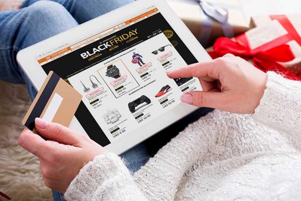 Mañana inicia el Black Friday 2020 2 Persona comprando por el Black Friday en Perú 2020