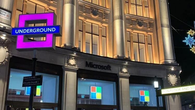 Sony renueva la imagen del metro de londres y la reemplaza con los botones de mando de la PS5 1 PS51