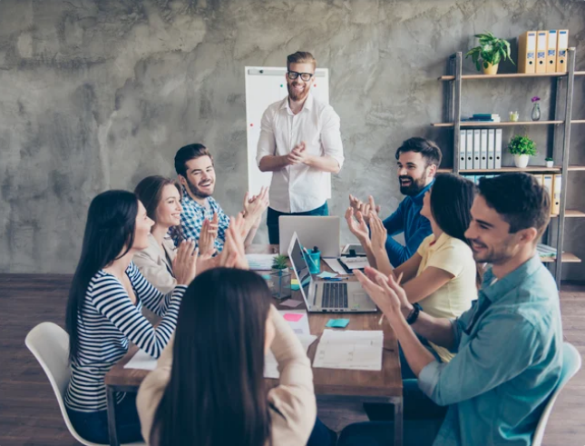 grupo de trabajo celebra proyecto exitoso