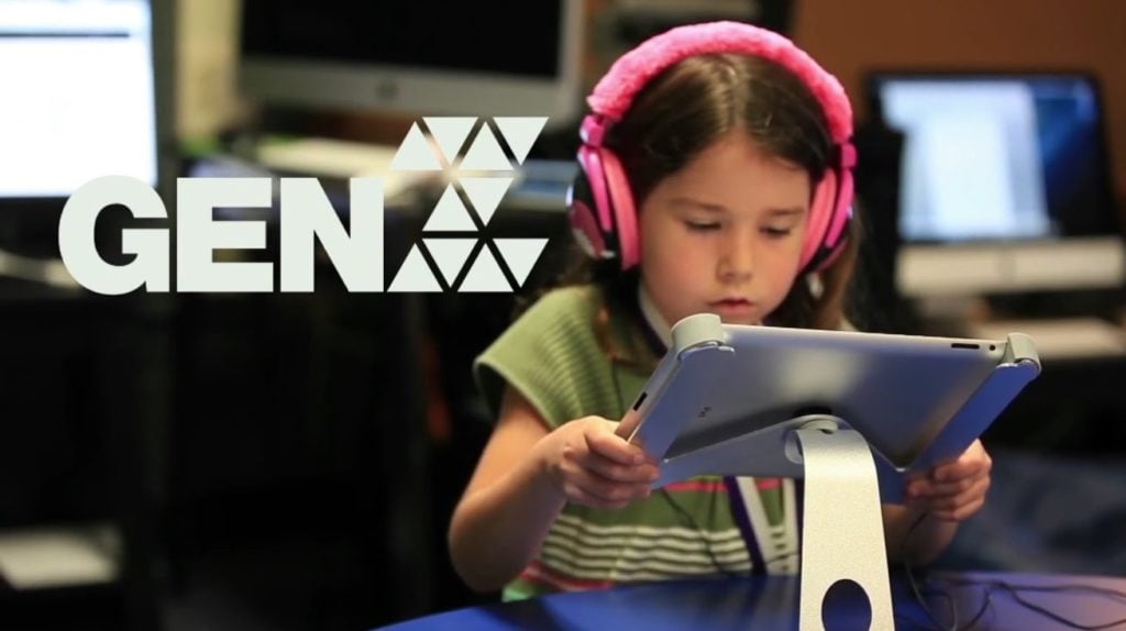 ¿Qué son los centennials? 3 niña con tablet para saber que es centennials