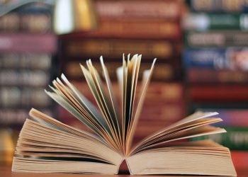 Fotografía de una biblioteca.