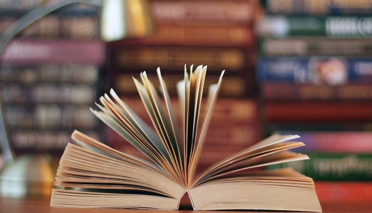 Fotografía de una biblioteca.