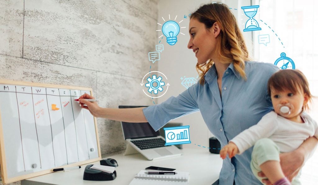 Día de la Mujer Emprendedora: 6 tips para iniciar tu emprendimiento 4 Señora emprendedora con su bebe en brazos