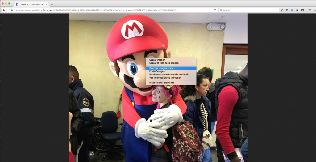 persona descarga fotografía 