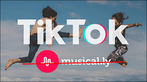 personas volando sobre historia de tik tok