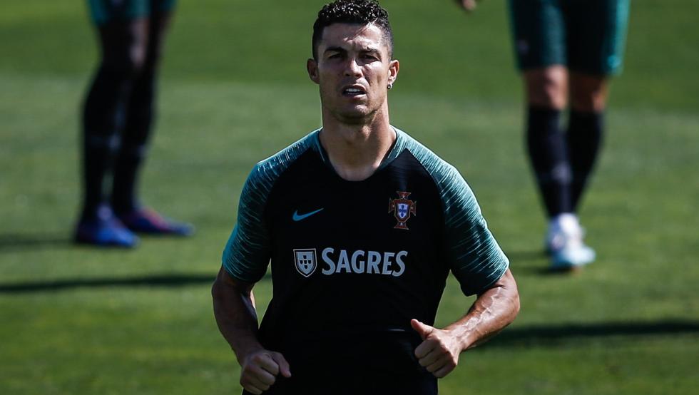 Cristiano Ronaldo usando logotipo de Nike