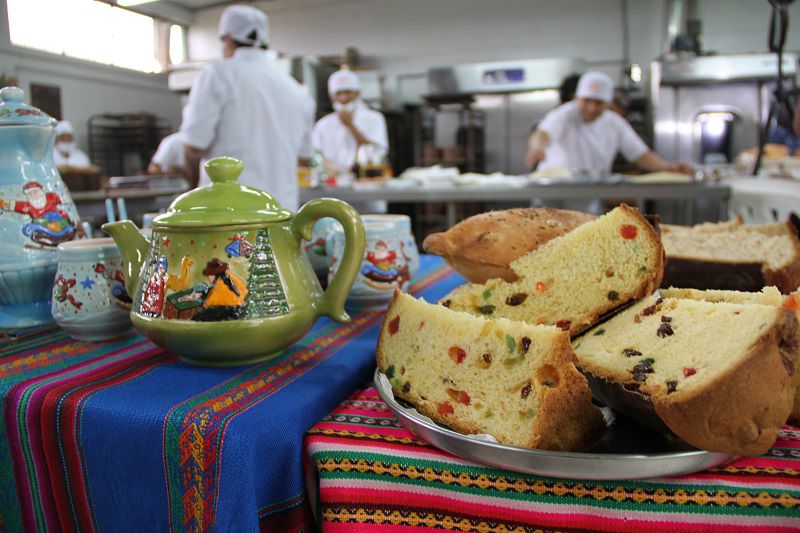 “La Panetonada más Grande del Perú” 3 Empresa haciendo panetones