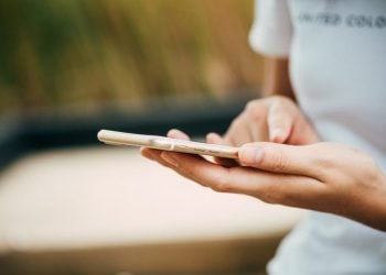 ¿Cuáles son los países que más tiempo pasan en redes sociales?