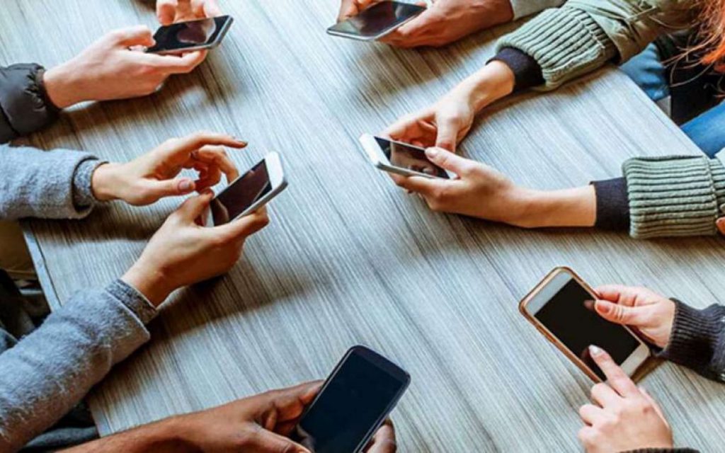 Así es como Telefónica explica la actualización de tarifas en sus servicios 1 Así es como la venta de smartphones busca resurgir gracias a la IA