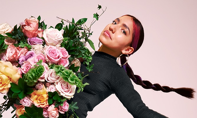 Yanbal lanza su nuevo perfume en quechua y con Renata Flores 1 renata flores ccori cristal rose fuerza de las mujeres