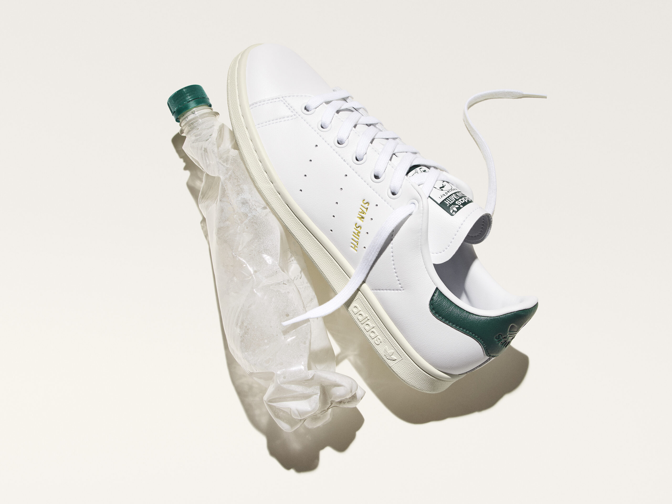 Stan Smith Forever: Adidas te dejará comprar pagando con botellas de plástico 1 Stan Smith
