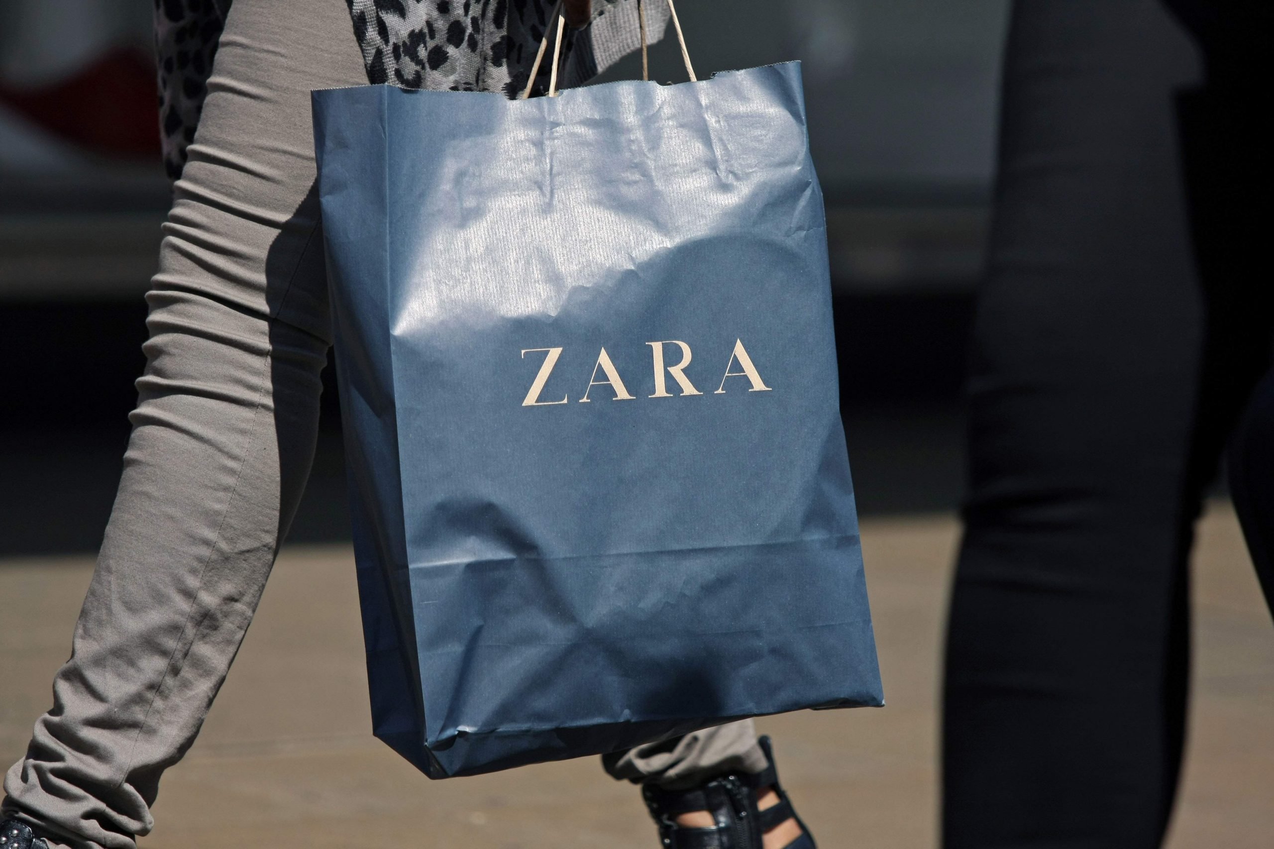 Zara renueva su packaging diciendo adiós a sus bolsas de papel 1 Zara implementa pagos en cuotas
